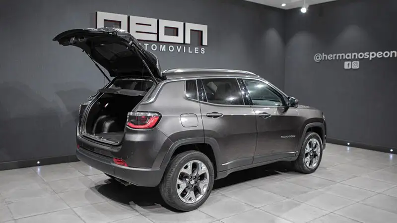 Jeep Compass Hermanos Peón