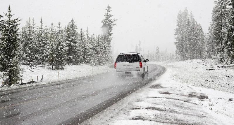 Todo lo que necesitas llevar en tu coche si vas a la nieve
