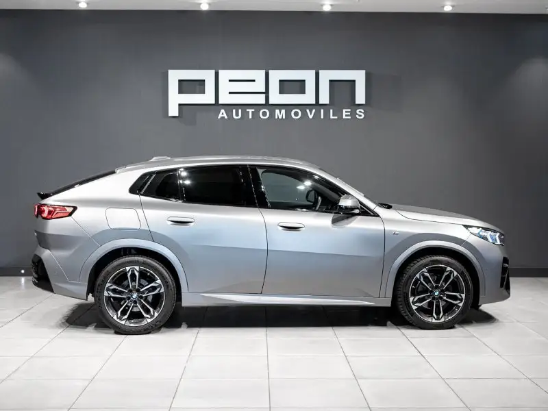 BMW sDrive18dA lateral