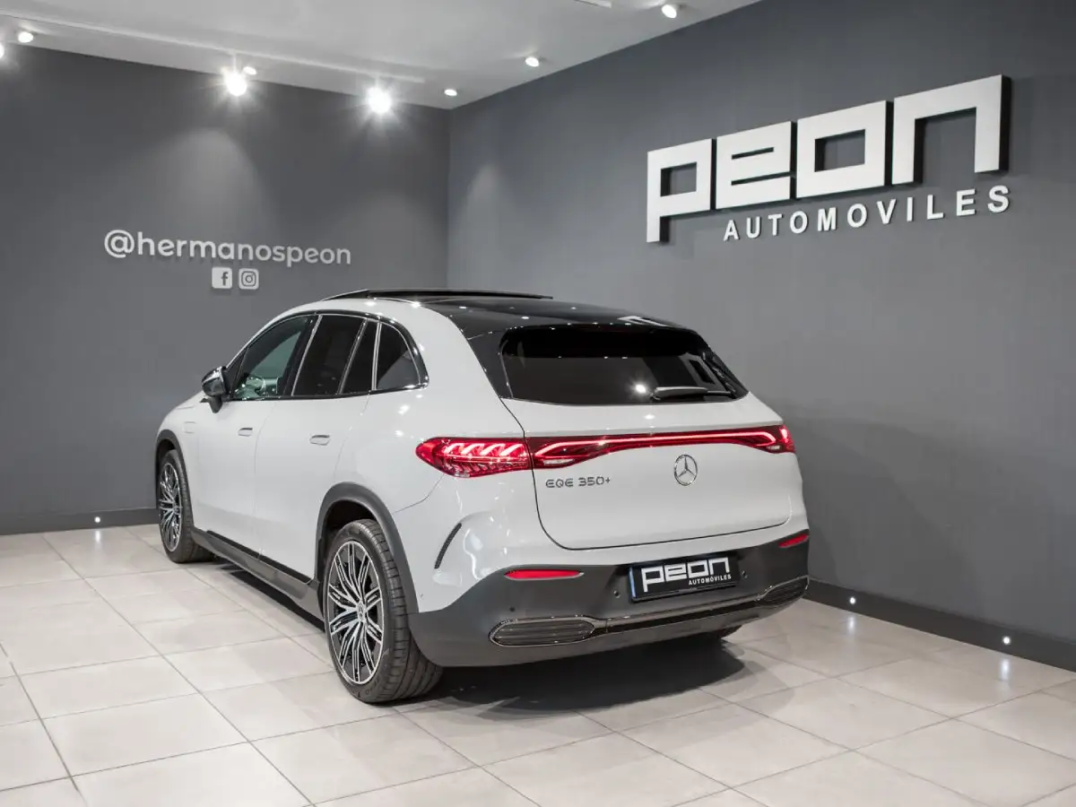 Mercedes EQE SUV trasera