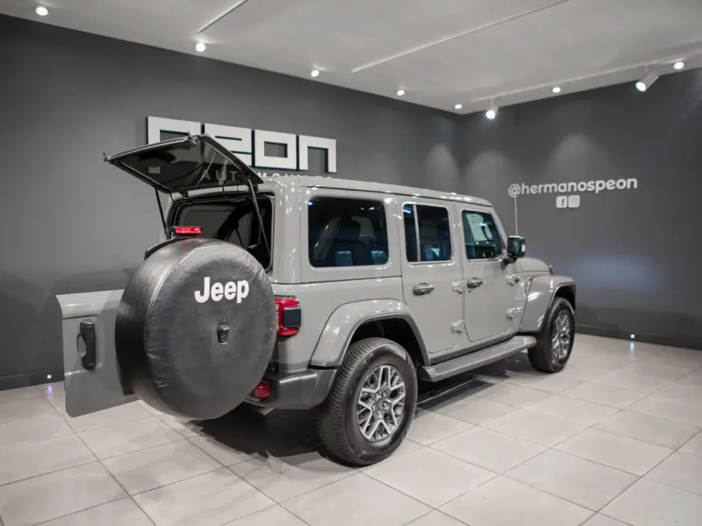 Maletero abierto Jeep